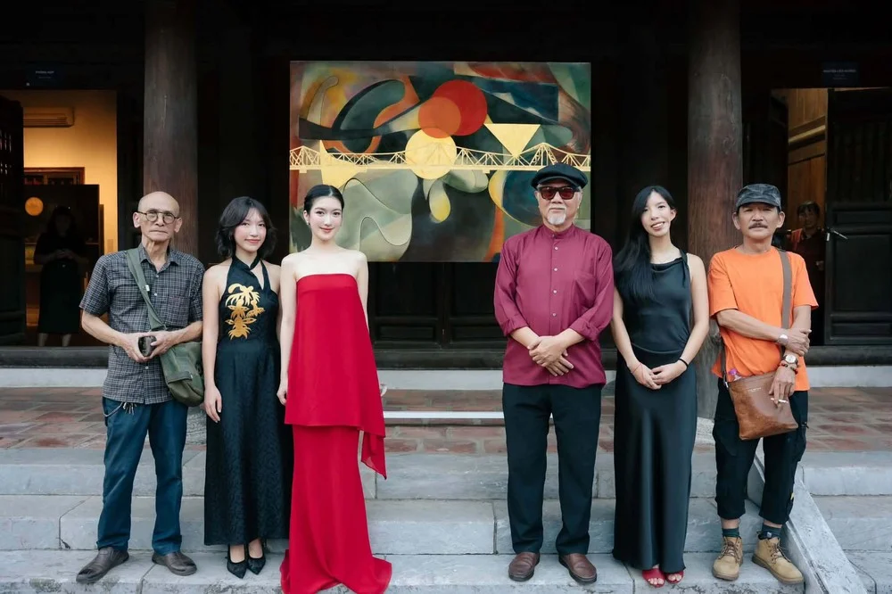 Loạt tranh sơn mài khổ lớn về cầu Long Biên của họa sĩ Thành Chương (3)